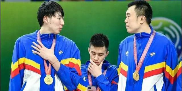 瑞茜·威瑟斯彭主演的闻名笑剧片《律政俏佳人》要拍第3部了。米高梅接近终究签约，让威瑟斯彭回回主演《律政俏佳人3》，前作年夜部门创作团队也有看回回，好比第1部编剧Kirsten Smith和Karen McCullah就在最后商谈阶段，有看签约。她们会顿时起头写脚本，同时起头找导演。前作讲述金发碧眼美男艾丽被男朋友以为是“花瓶”，将她甩失落。她费极力气考上考上哈佛法学院，并证实本身的才能的故事，2001年推出第一部，2003年推出第二部。